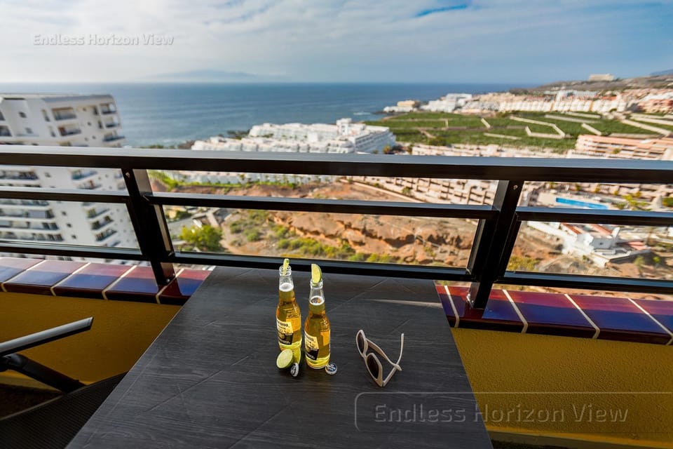 Day, Natural landscape, Balcony/Terrace, Food and drinks, Dining area, City view, Sea view, Drinks