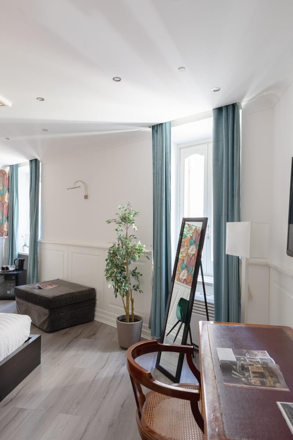 Bed, TV and multimedia, Photo of the whole room, Seating area, Bedroom
