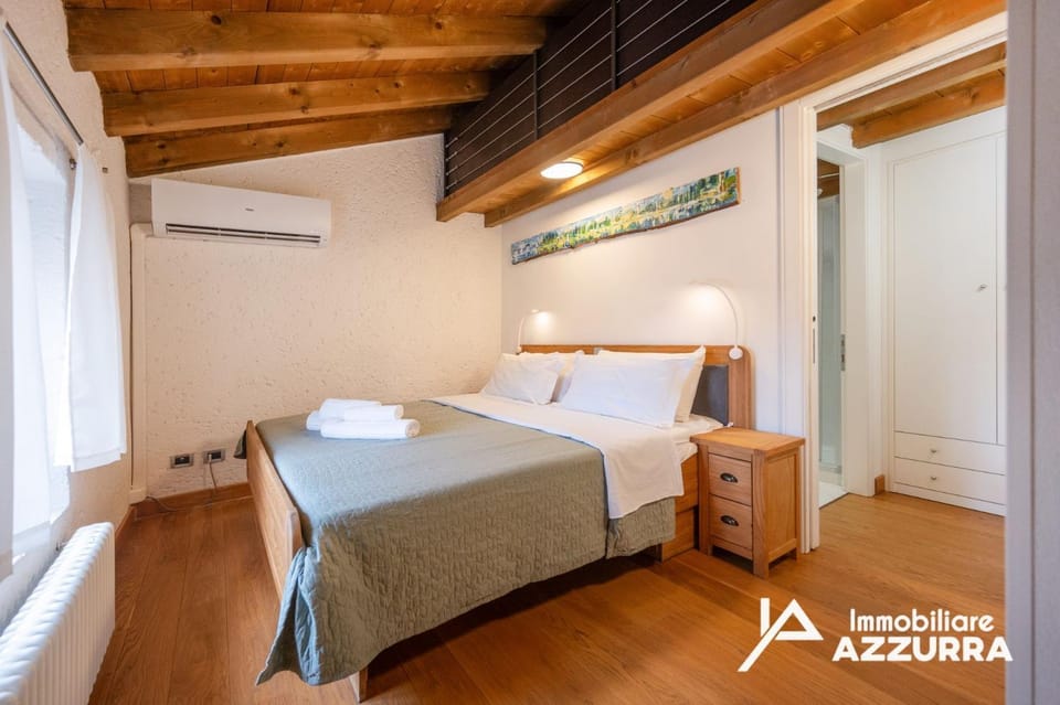 Bed, Photo of the whole room, Bedroom, towels, air conditioner