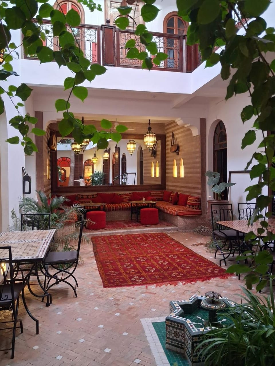 Dining area, Meals