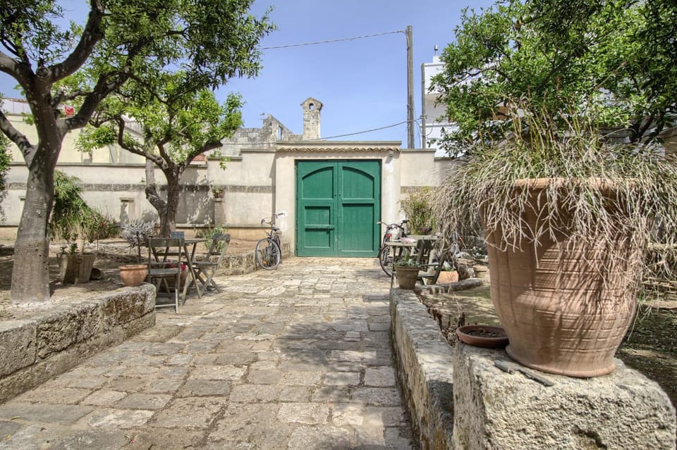 Facade/entrance, Garden