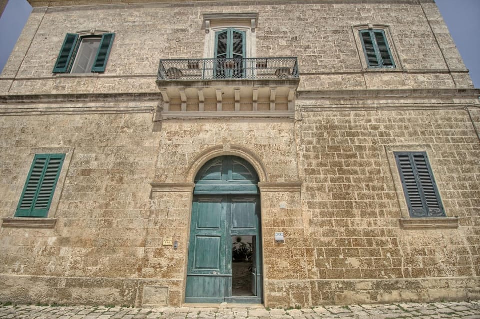 Facade/entrance, Bird's eye view