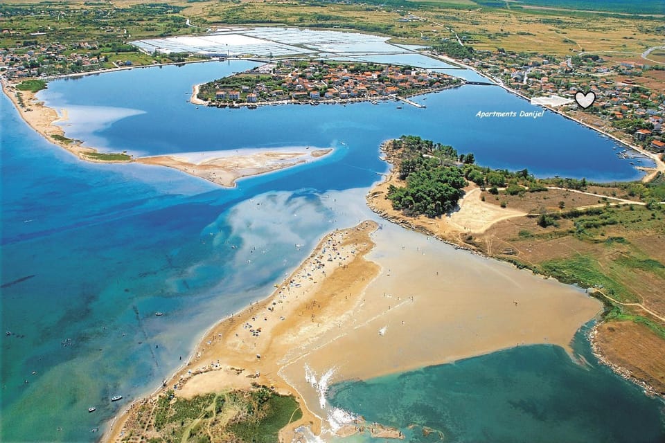 Neighbourhood, Natural landscape, Beach