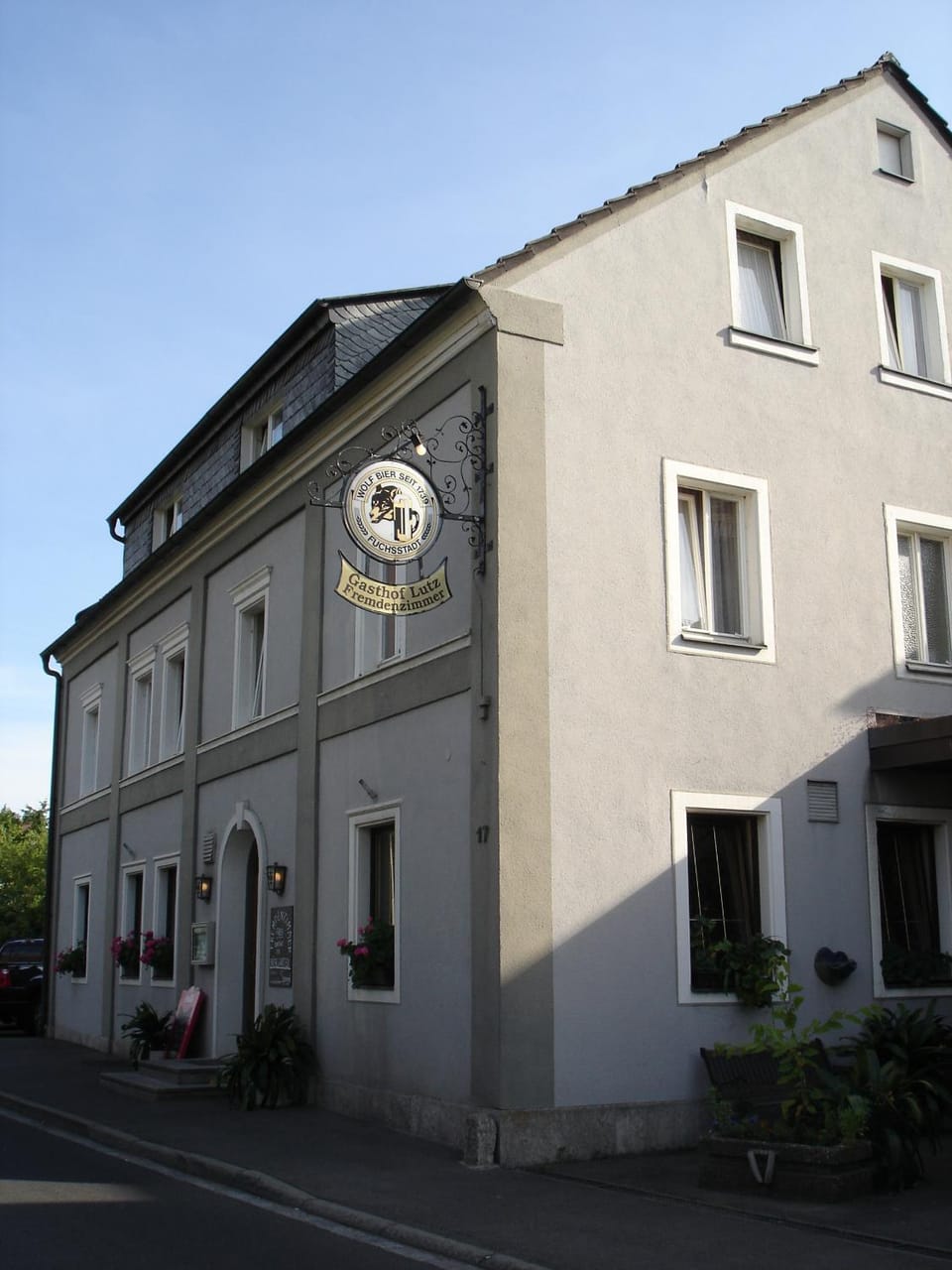 Facade/entrance