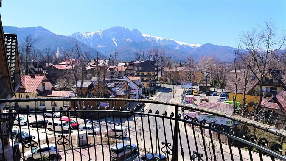 Balcony/Terrace, Mountain view