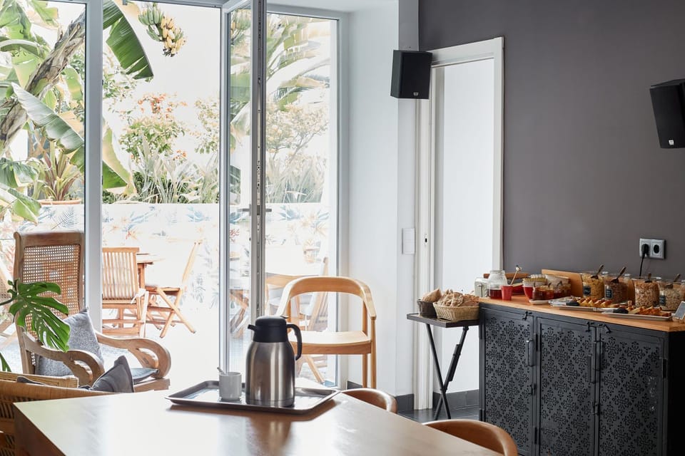 Living room, Breakfast