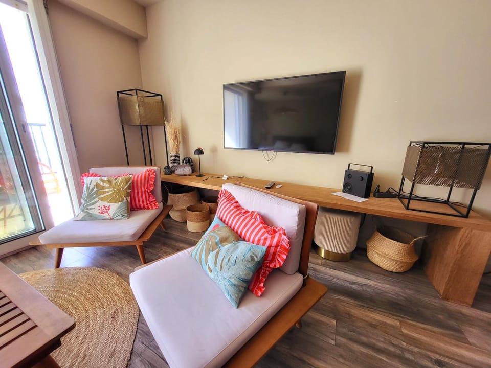 Appartement moderne rénové - Face mer - Terrasse - WiFi gratuit - FR-1-92-818 Apartment in Les Sables-d'Olonne