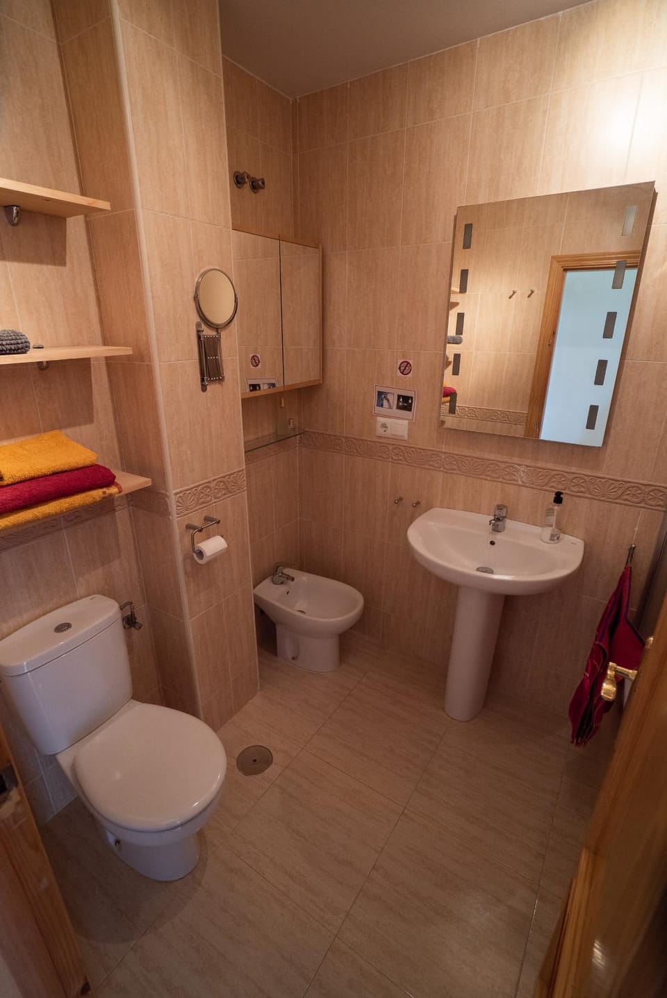 Toilet, Bathroom, Decorative detail
