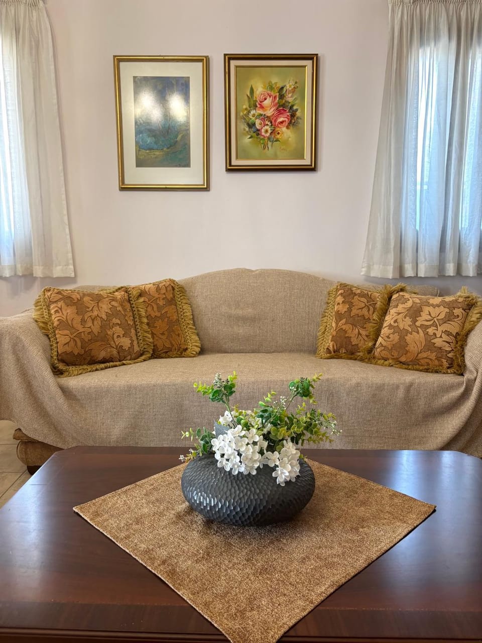 Living room, Seating area
