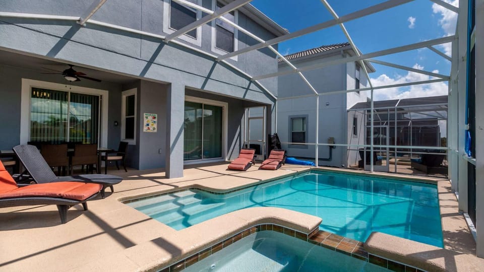 Swimming pool, Swimming pool