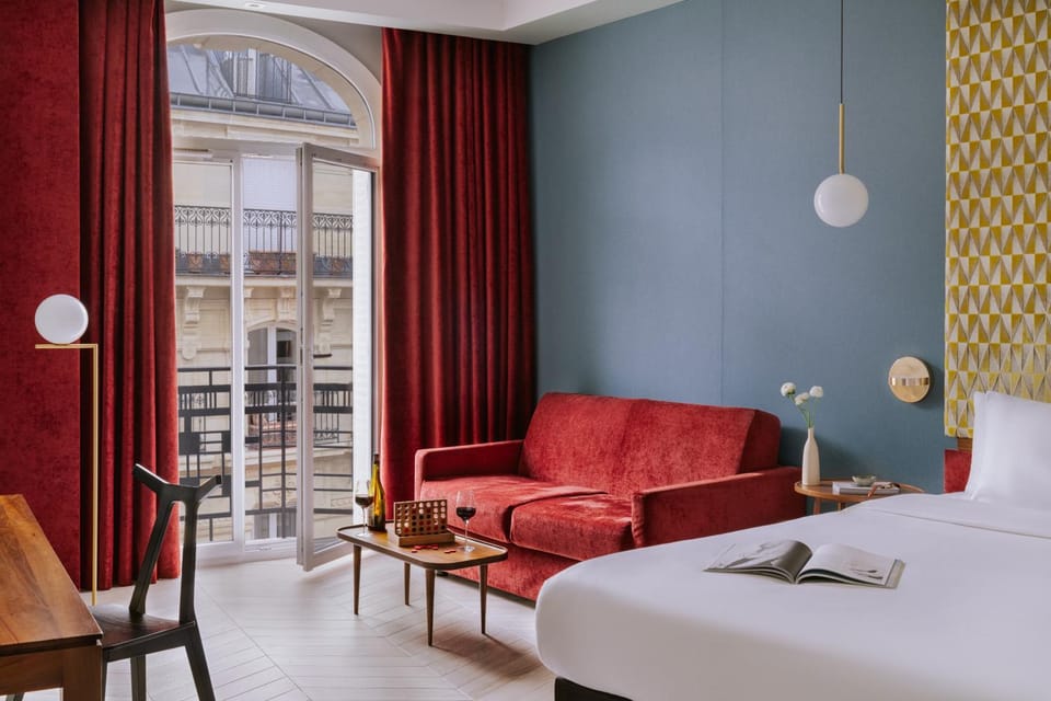 Bed, Photo of the whole room, Seating area, Bedroom