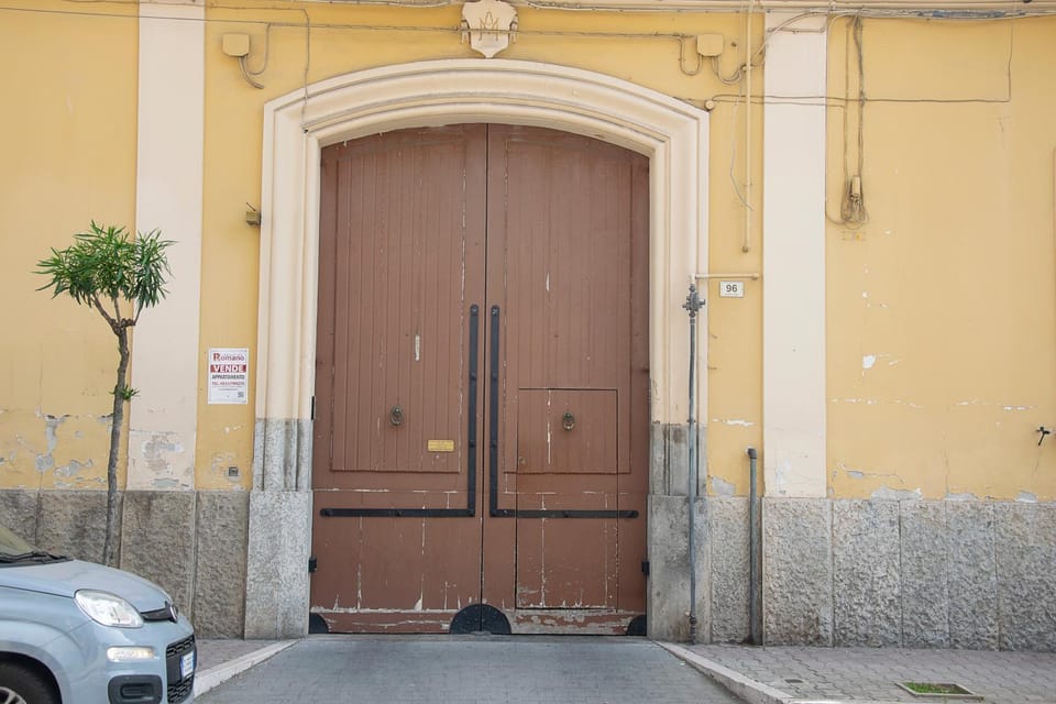 Property building, Facade/entrance, Landmark view