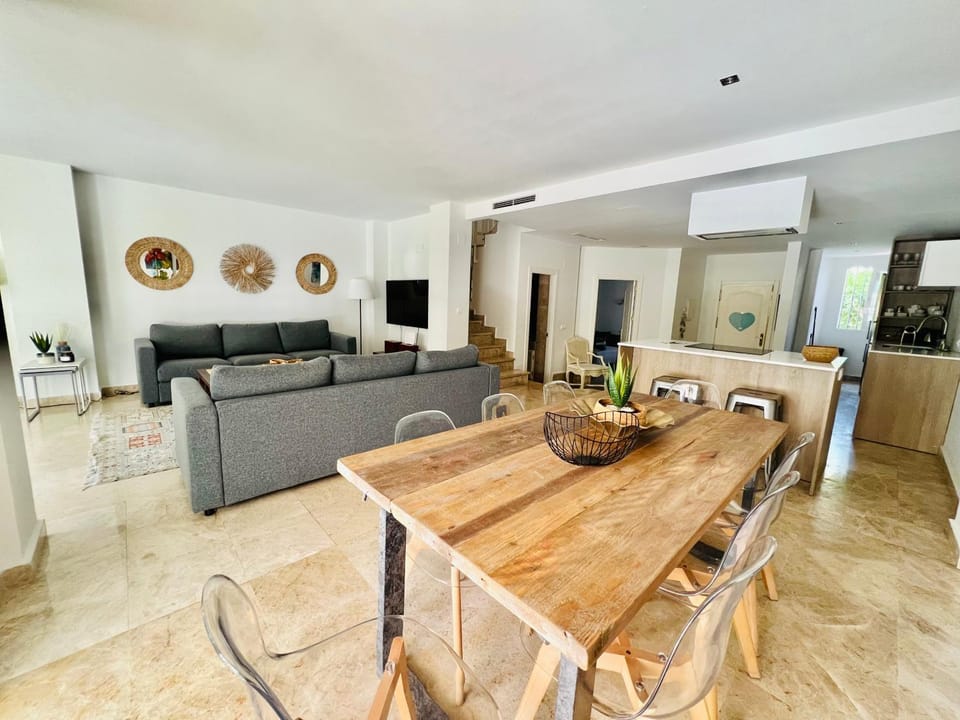 Living room, Dining area