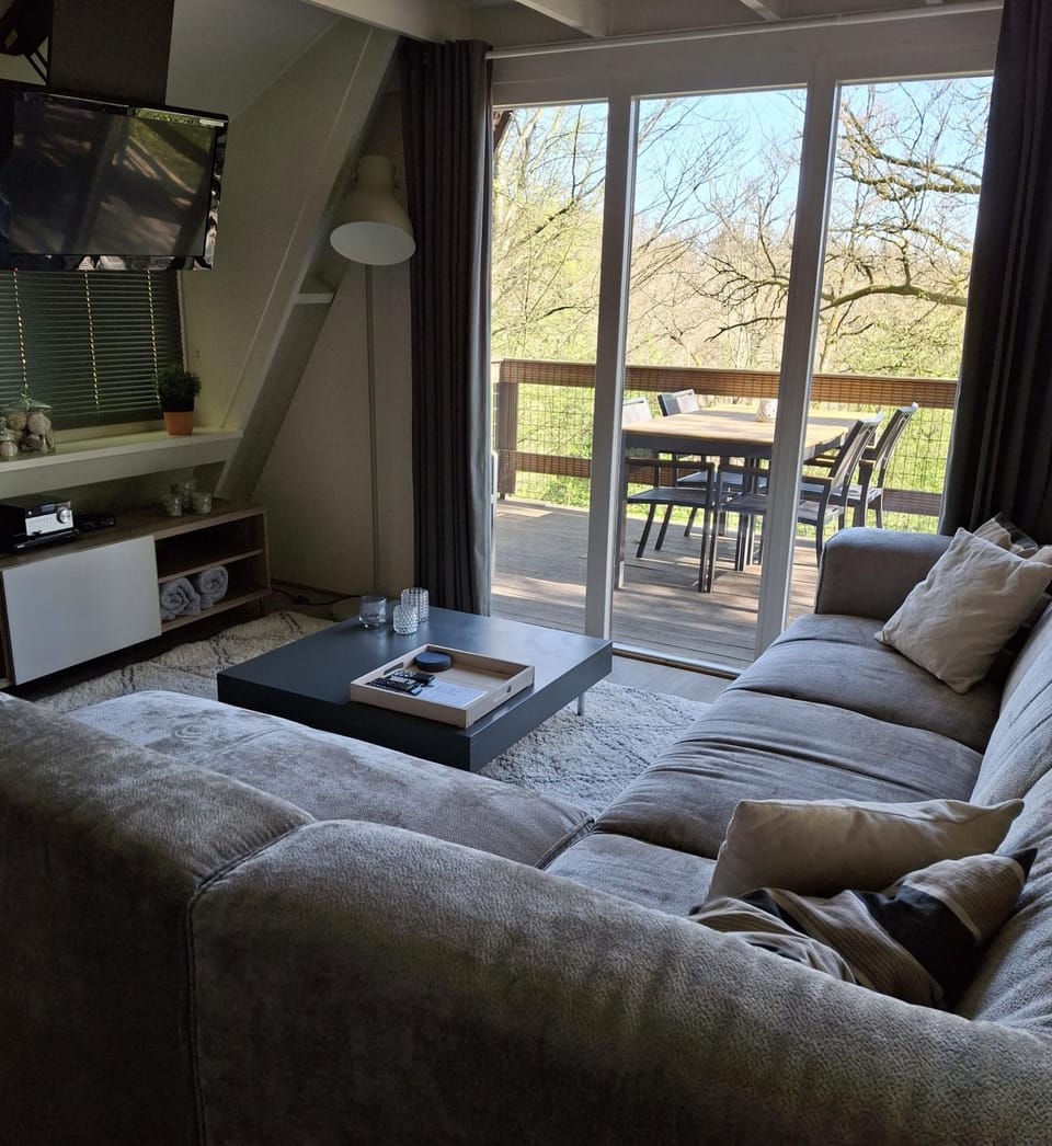 TV and multimedia, Seating area