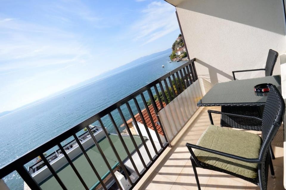 Balcony/Terrace, Lake view