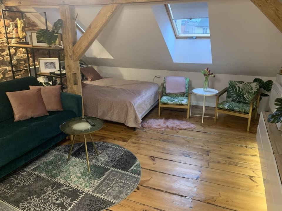 Bed, Living room, Photo of the whole room