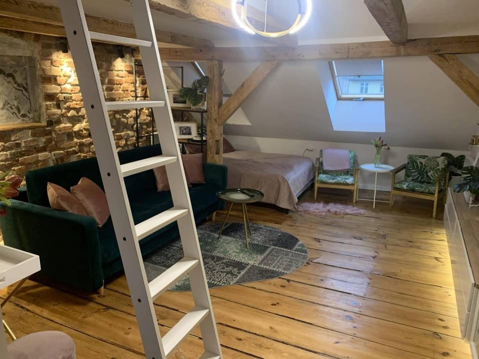 Bed, Living room, bunk bed