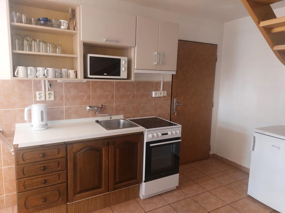 Kitchen or kitchenette, oven, stove