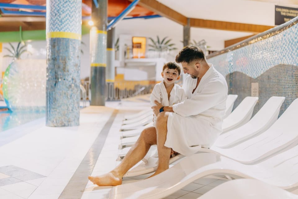 Swimming pool, sunbed