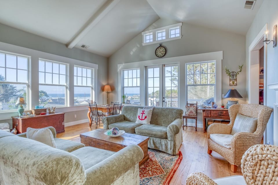 Mill House House in Lincoln City