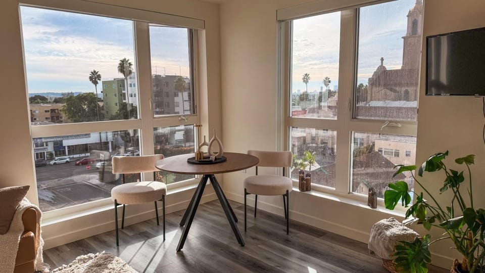 TV and multimedia, View (from property/room), Seating area, Dining area