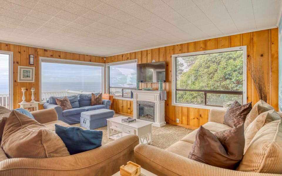 Owl Lookout House in Lincoln City