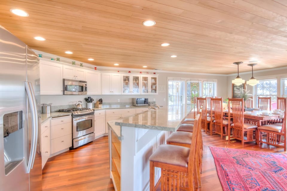 Pelican Reach House in Roads End