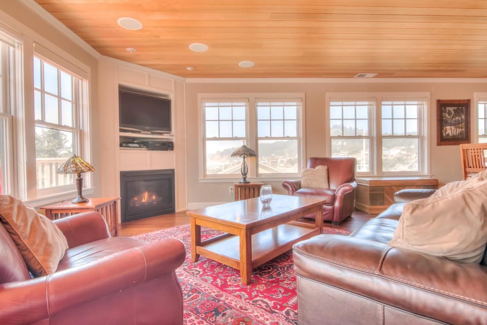 Pelican Reach House in Roads End