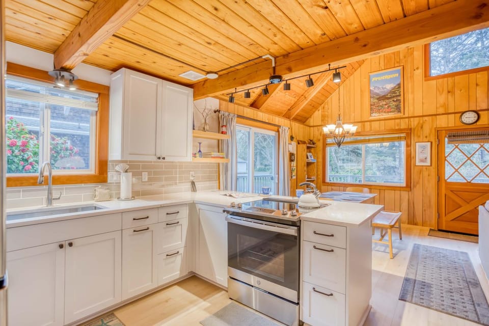 Play Chalet MCA 489 - Meredith Lodging House in Manzanita