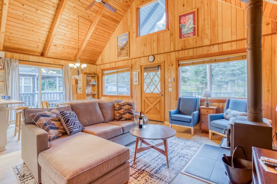 Play Chalet MCA 489 - Meredith Lodging House in Manzanita