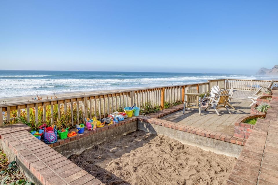 SandeCastle House in Lincoln City