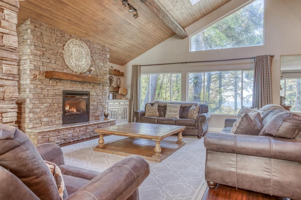 Seaclusion House in Lincoln Beach