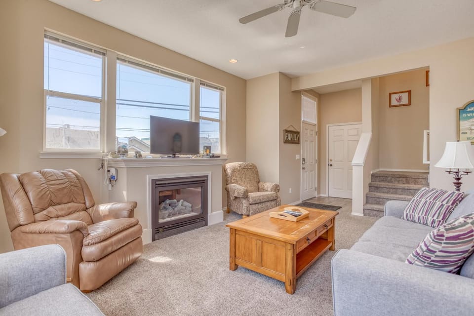 Seaside Vacation Rental - Meredith Lodging House in Seaside