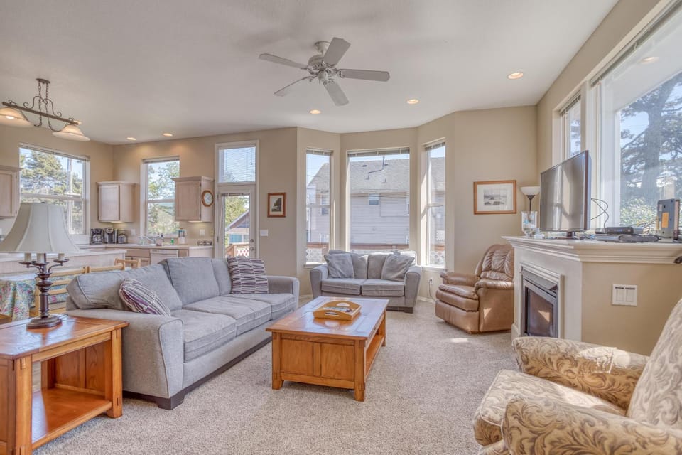 Seaside Vacation Rental - Meredith Lodging House in Seaside