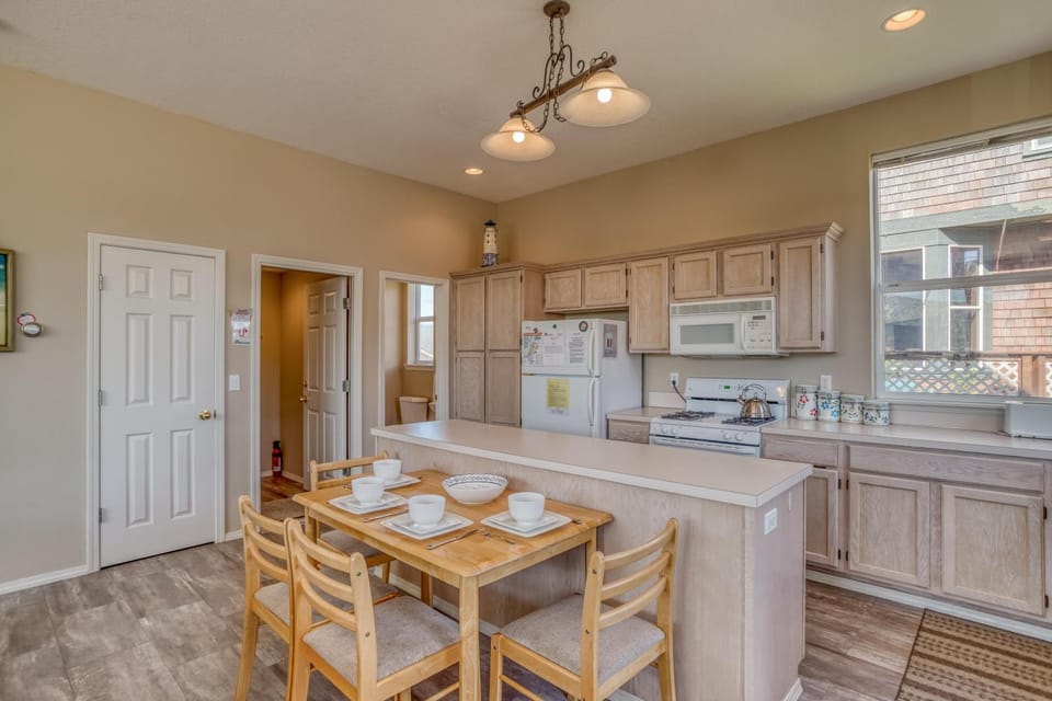 Seaside Vacation Rental - Meredith Lodging House in Seaside