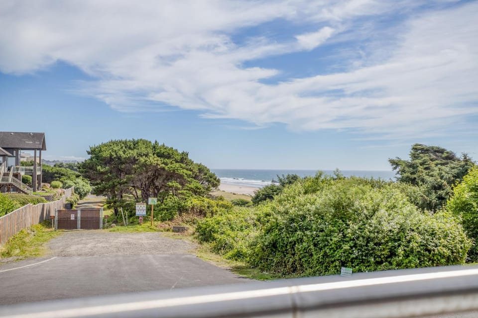 Breakwater Beach House House in Lincoln City