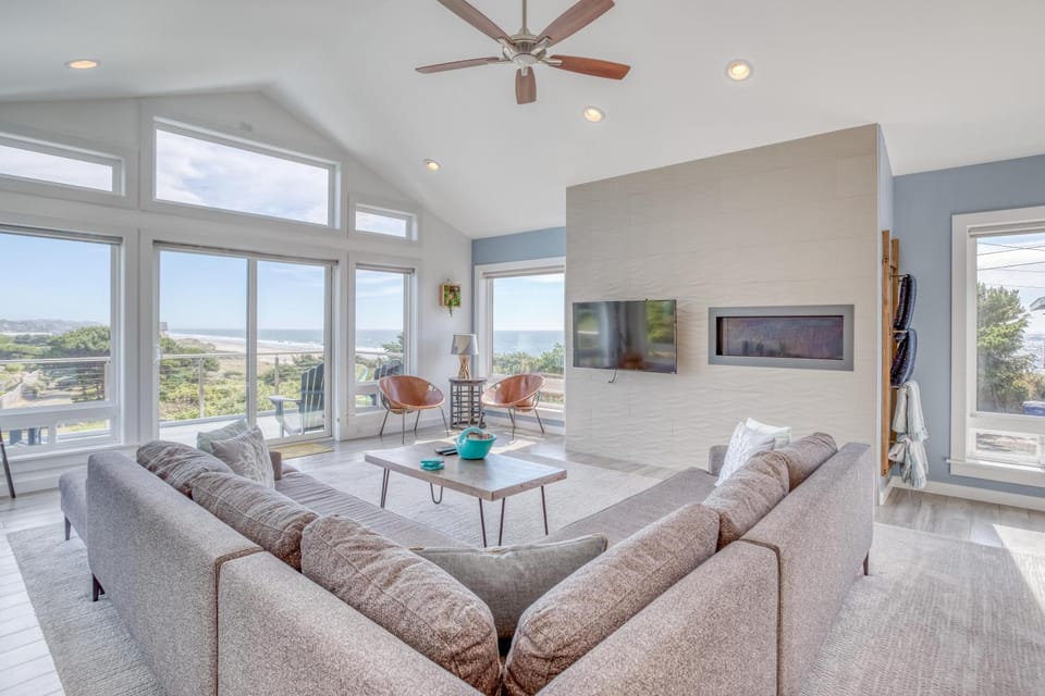 Breakwater Beach House House in Lincoln City