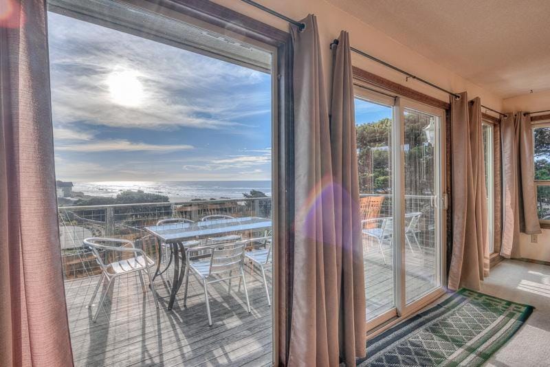 Captain Johns House in Lincoln City