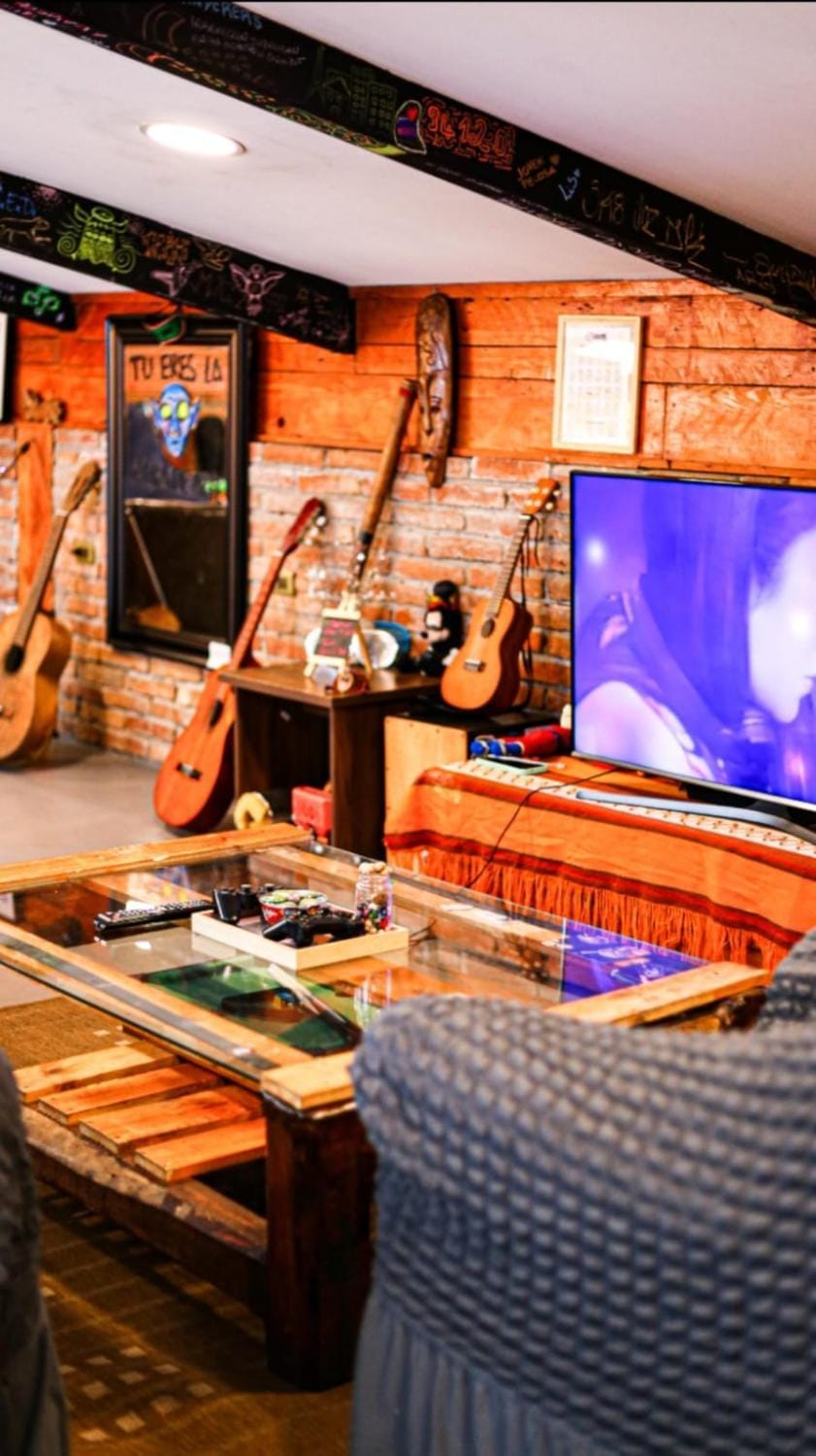 Communal lounge/ TV room, TV and multimedia, Living room, Seating area, Evening entertainment