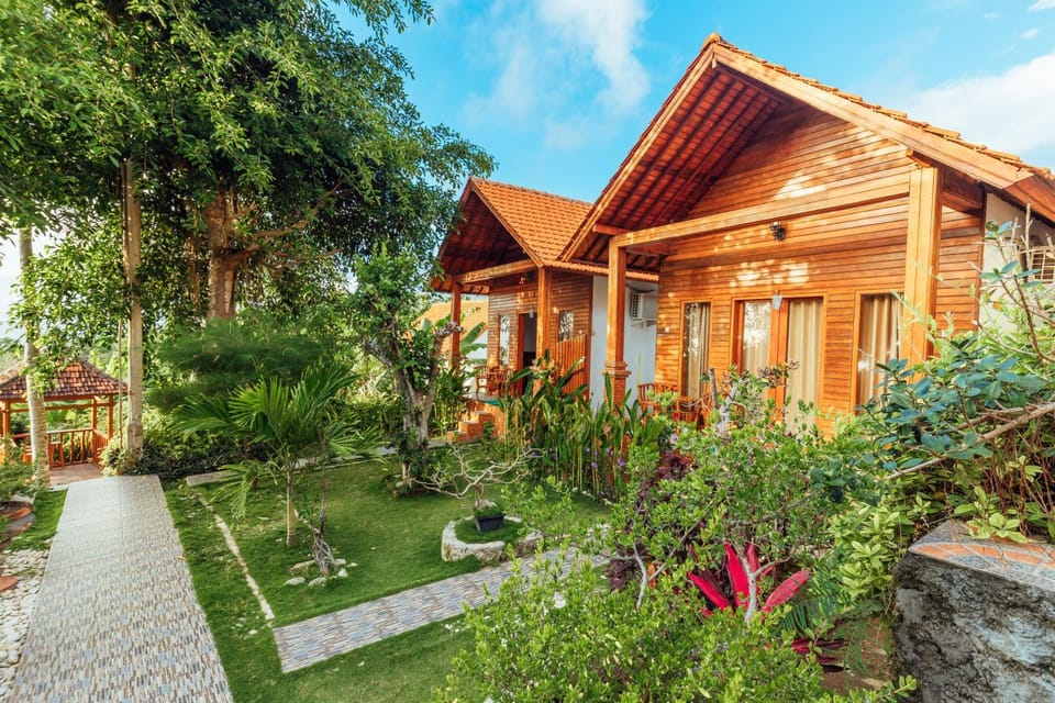 Property building, Day, Garden, Garden view