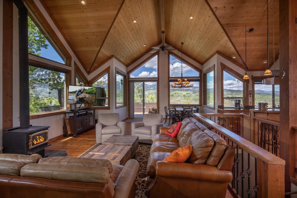 Alpine Recharge by KABINO Huge Views Hot tub Garage PS3 WiFi Loft House in Wyoming