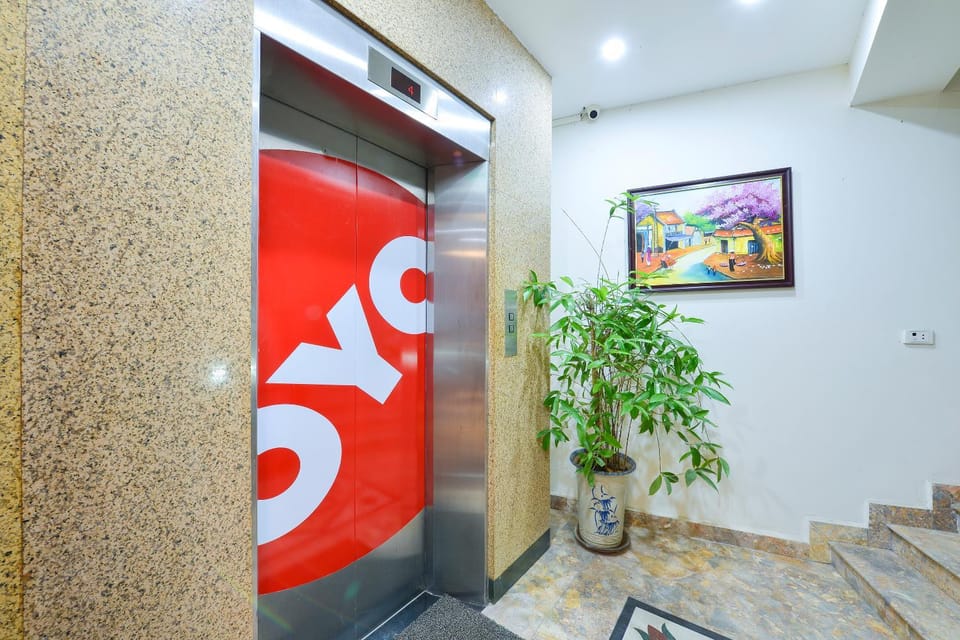 Floor plan, elevator
