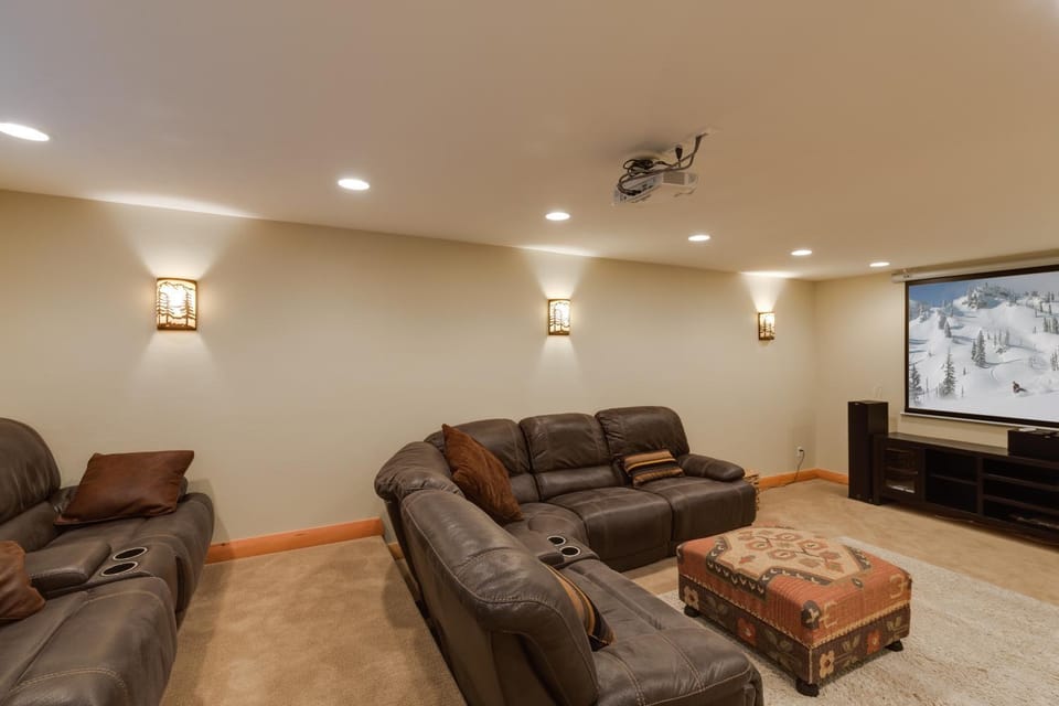 Eagles Perch by KABINO IP Village Garage Theatre Room Game Cube Satellite WiFi House in Island Park