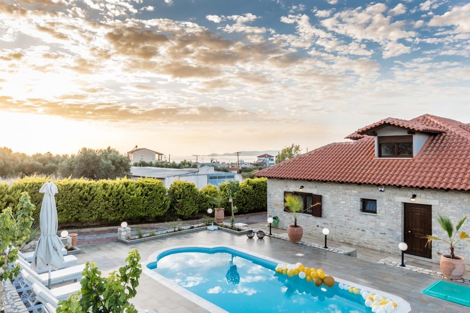 Property building, Balcony/Terrace, Swimming pool