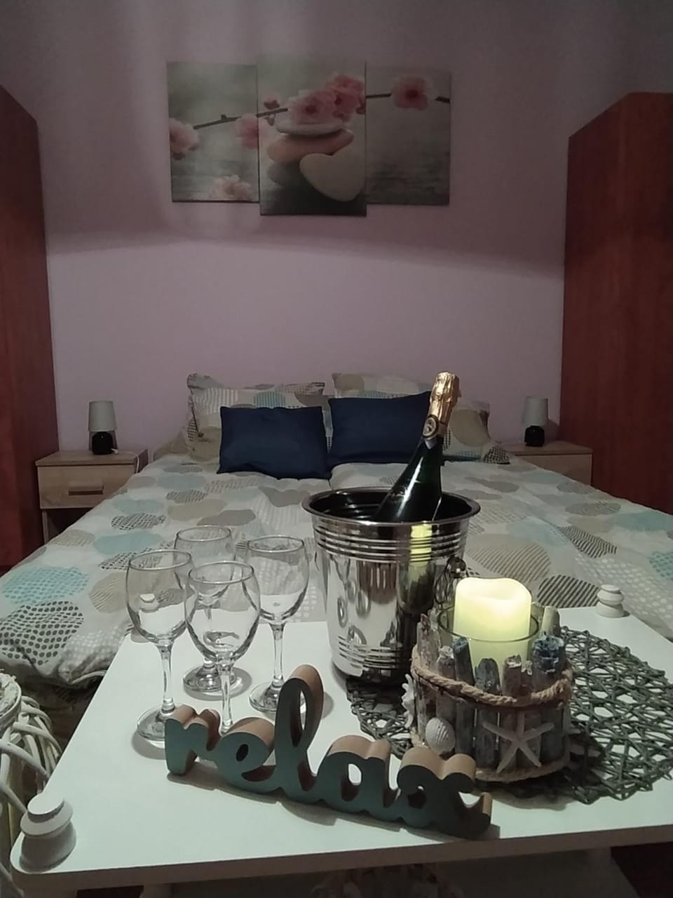 Bedroom, Drinks