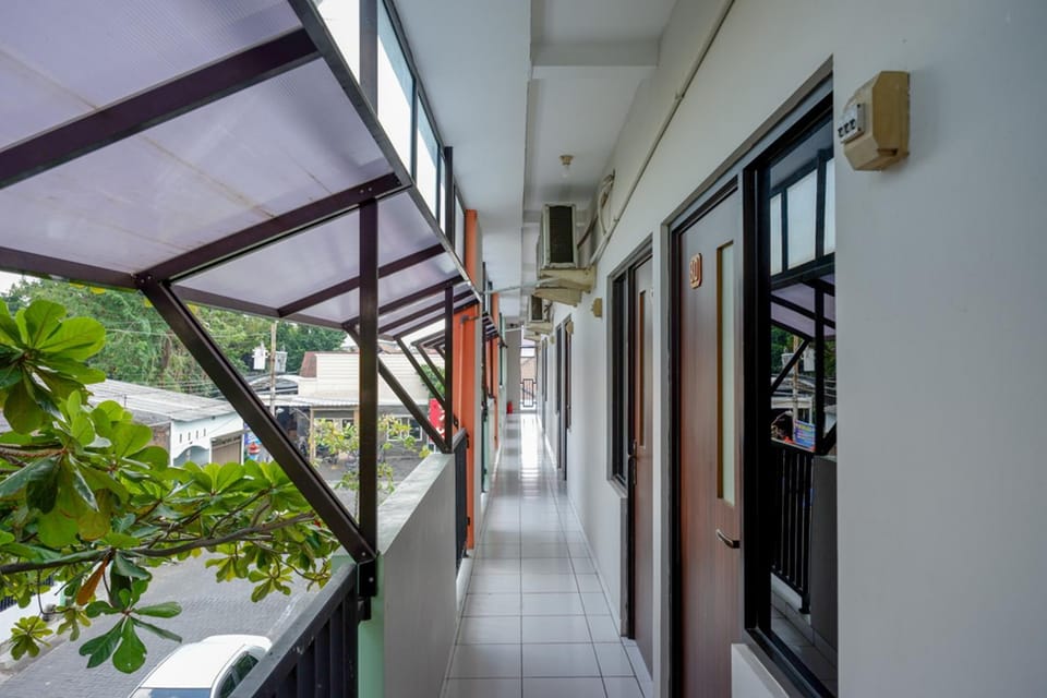 RedDoorz near Stasiun Tawang Semarang Hotel in Indonesia