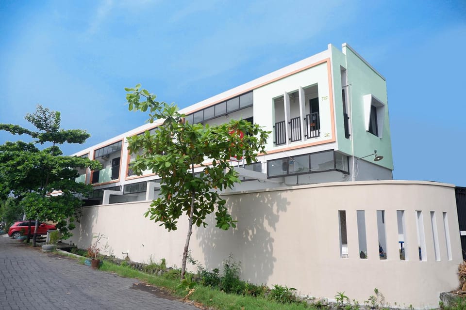 Facade/entrance