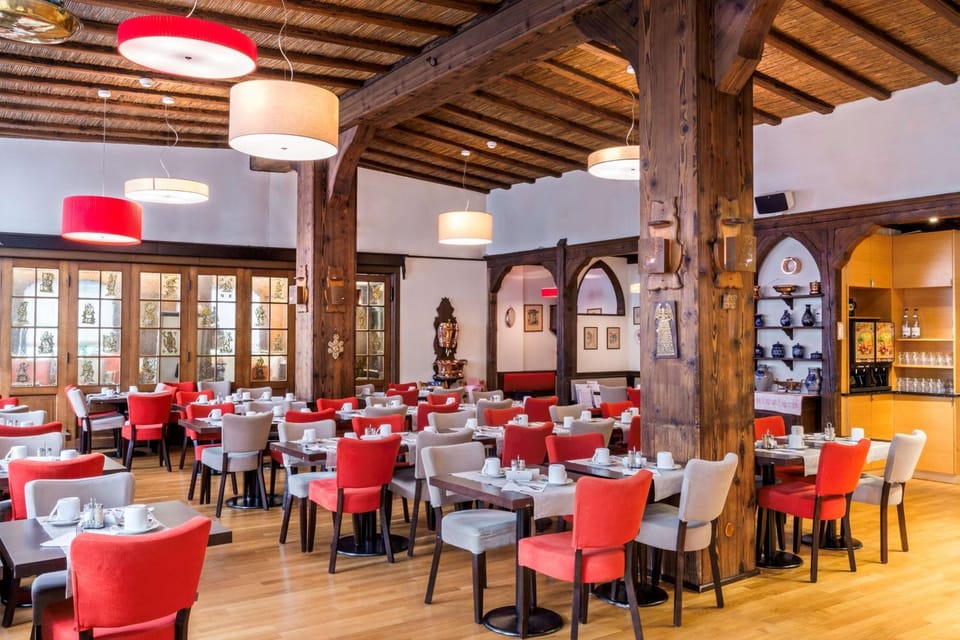 Restaurant/places to eat, Dining area, On site, Breakfast