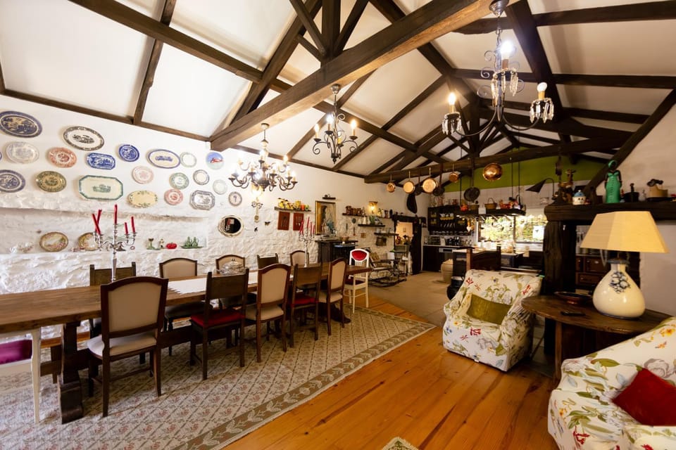 Restaurant/places to eat, Living room, Banquet/Function facilities, Seating area