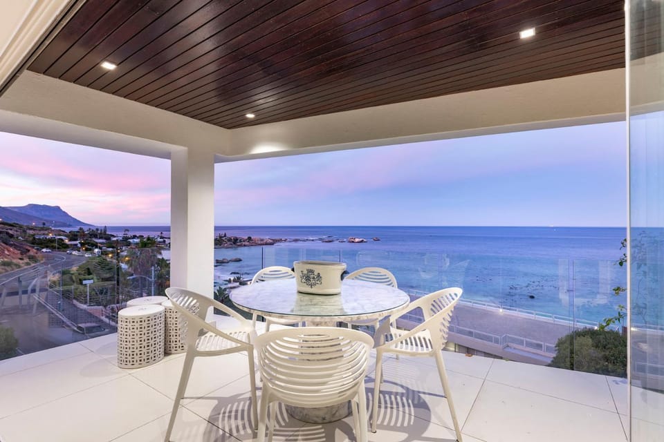 Clifton YOLO Spaces - Clifton Beachfront Penthouse Apartment in Cape Town